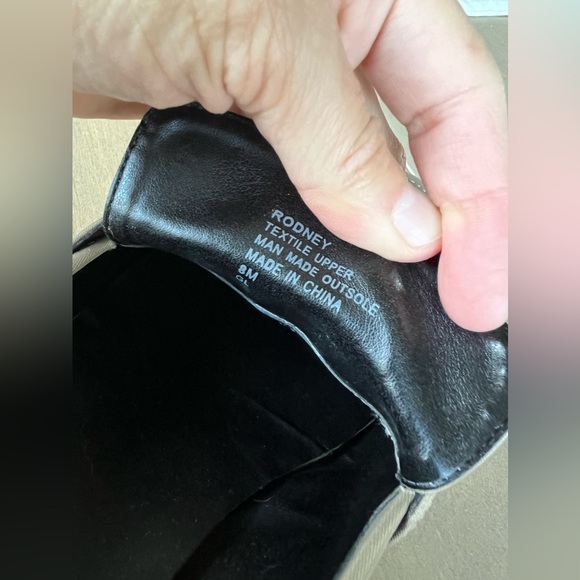 Aerosoles Beige and Black Loafers - Picture 4 of 9